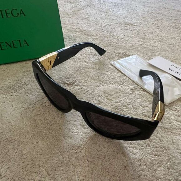 BOTTEGA VENETA SUNGLASSES WOMEN BLACK CAT EYE EYEWEAR